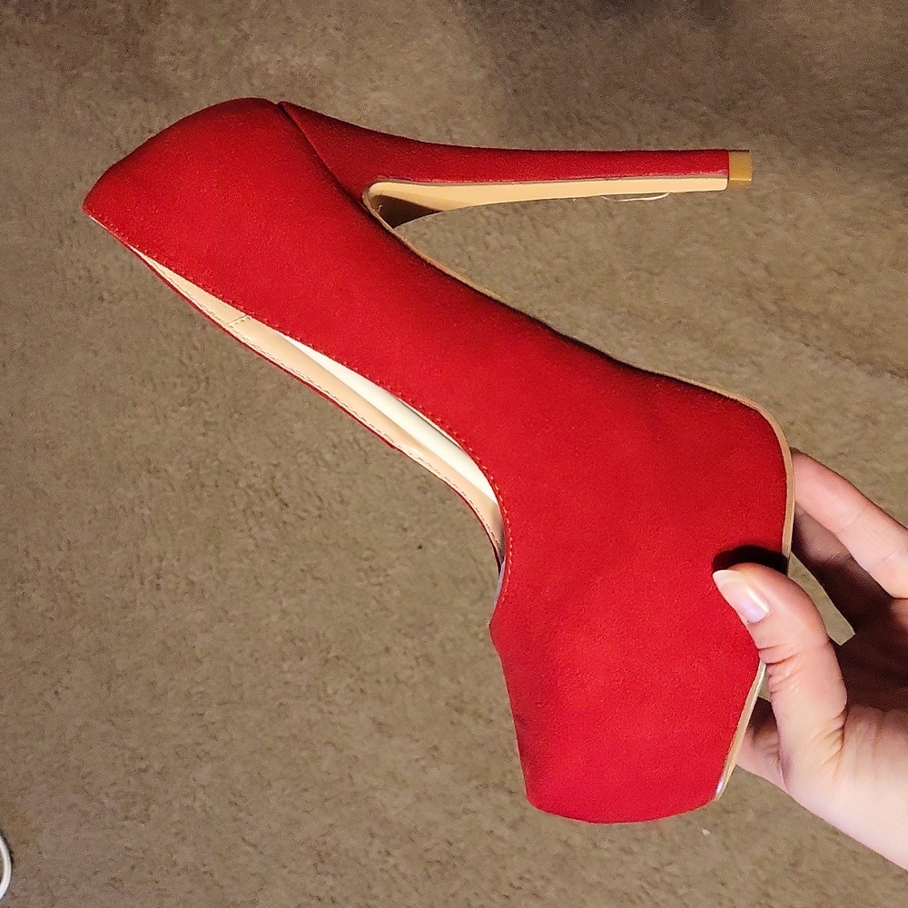 Red thick heel stiletto pump